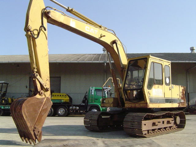 y CATERPILLAR zExcavator